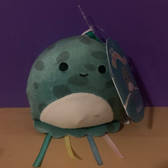 Jellyfish Squishmallow Keychain - Picture 3 of 3